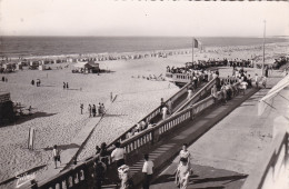 33. SOULAC SUR MER . CPA LE PONTON ET LA PLAGE ANIMATION. ANNÉE 1948 + TEXTE - Soulac-sur-Mer