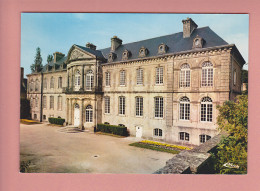 VALOGNES.50.MANCHE . L'HOTEL De BEAUMONT XVIII Siecle .  C.P.M NON VOYAGEE . - Valognes