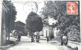 C. P. A. : 33 : FRONTENAC : Place Du Marché, "Epicerie", Belle Animation, Timbre En 1910 - Otros & Sin Clasificación