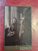 PHOTO  PORTRAIT DEUX FEMMES ATELIER HELIOS STRASBOURG RUE DES ORPHELINS WAISSENGASSE HABILLES - Ohne Zuordnung