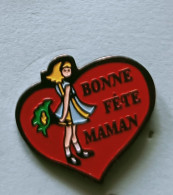 Pin's Bonne Fête Maman Coeur Signé Benny Favel Paris Bruxelles - Otros & Sin Clasificación