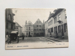 Carte Postale Ancienne (début 1900)  Tournai Maisons Romanes  (avec Véhicule De L’époque) - Tournai