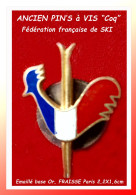 SUPER PIN'S "Ancien PIN'S à VIS, COQ De La FEDERATION FRANCAISE De SKI", émail Bleu, Blanc, Rouge" Base éil Or  1,5X2,3c - Animali