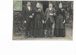 22 - Mariés, Garçon Et Fille D'honneur Des Environs De LOUDEAC (Côtes-du-Nord). Beau Plan, CPA Ayant Circulé En 1906. - Loudéac