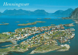 1 AK Norwegen * Blick Auf Den Ort Henningsvær - Er Befindet Sich Auf Den Vorgelagerten Inseln Heimøya Und Hellandsøya * - Norwegen