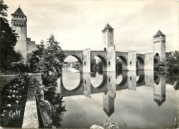 46 - Cahors - Le Pont Valentré Et Le Lot - Carte Dentelée - CPSM Grand Format - Etat Pli Visible - Voir Scans Recto-Vers - Cahors