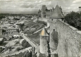 11 - Carcassonne - La Cité De Carcassonne - Extérieur Du Château Comtal Et Ville Basse - Mention Photographie Véritable  - Carcassonne