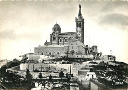 13 - Marseille - Basilique De Notre-Dame De La Garde - Mention Photographie Véritable - CPSM Grand Format - Etat Pli Vis - Notre-Dame De La Garde, Funicular Y Virgen