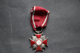 Medaille Pologne Poland Croix Du Mérite émaillée - Sonstige & Ohne Zuordnung