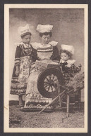 094499/ BRETAGNE, Femme Et Enfants En Costume Traditionnel, Rouet, Vers De Botrel - Bretagne