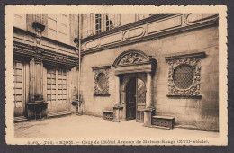 085389/ RIOM, Cour De L'Hôtel Arnoux De Maison-Rouge - Riom