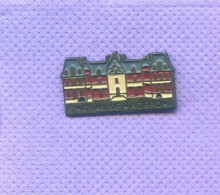 Rare Pins Chateau De Radepont Eure J126 - Steden