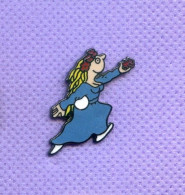 Rare Pins Bd A Definir Femme Avec Pomme ? A La Main Egf J151 - Cómics