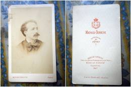 PHOTO CDV HOMMEELEGANT MOUSTACHE  MODE Cabinet MATHIEU DEROCHE  A PARIS - Old (before 1900)