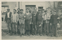 Photo Groupes D'Ouvriers CGT Piquet De Grève Avec Fusils - Anonymous Persons