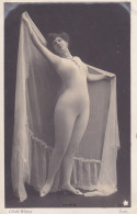 Thème Fantaisie Spectacle Femme Artiste Cabaret Barkis Photographe Walery Paris 1900 Carte Précurseur Faux Nue - Entertainers