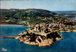 CALVI    ( HAUTE CORSE )  VUE AERIENNE PITTORESQUE SUR LA CITADELLE ET SES MONTS ( TRES DISCRET PLI EN HAUT , A DROITE ) - Calvi