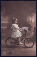 +++ CPA - Fantaisie - Enfant - Fille - Fillette Sur Vélo - Bike - Cyclisme // - Wielrennen