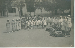 Carte Photo Groupes D'enfants Déguisés - Personnes Anonymes