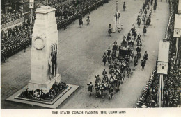 British Royalty Coronation Parade Procession State Coach Next To The Cenotaph - Royal Families