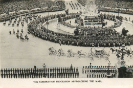 British Royalty Coronation Parade Procession Approaching The Mall - Königshäuser