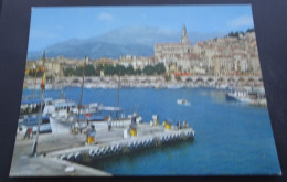 Menton - Vue Sur Le Petit Port Et La Vieille Ville - Couleurs Naturelles - Menton