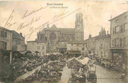 54 - Toul - La Place Du Marché - Animée - Précurseur - CPA - Oblitération Ronde De 1903 - Etat Froissure Visible - Voir  - Toul