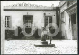 1983 ORIGINAL AMATEUR PHOTO FOTO YOUNG GIRL LISBON PORTUGAL AT237 - Anonymous Persons