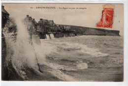 CPA ARROMANCHES La Digue Un Jour De Tempête - Arromanches