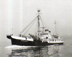 Baliseur Augustin Fresnel II - Bateaux