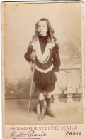 Photo CDV D'un Jeune Garcon élégante Posant Dans Un Studio Photo A PARIS - Alte (vor 1900)