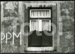 ART PHOTOGRAPHY ARCHITECTURE 1983 ORIGINAL AMATEUR PHOTO FOTO LISBOA ANTIGA OLD LISBON WINDOWS FENETRE  PORTUGAL AT210 - Plaatsen