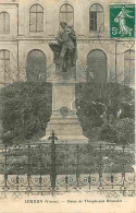 86 - Loudun - Statue De Théophraste Renaudot - CPA - Voir Scans Recto-Verso - Loudun