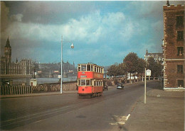 Trains - Tramways - Royaume-Uni - United Kingdom - London - An American Visitor Took This Rare Colour Photo Of A London  - Tram