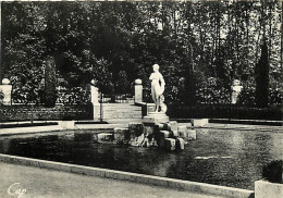 18 - Bourges - Jardin Des Prés-Fichaux - La Fontaine - Carte Dentelée - CPSM Grand Format - Voir Scans Recto-Verso - Bourges