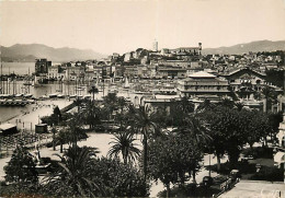 06 - Cannes - Vue Sur La Croisette Et Le Port - Carte Dentelée - CPSM Grand Format - Voir Scans Recto-Verso - Cannes