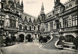 76 - Fécamp - Le Palais De La Bénédictine - La Cour D'Honneur - Voir Timbre - CPSM Grand Format - Etat Pli Visible - Voi - Fécamp