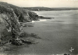 29 - Saint Nic Pentrez - Les Falaises Et La Lieue De Grève - Vue Aérienne - CPSM Grand Format - Etat Abimée Sur La Gauch - Autres & Non Classés