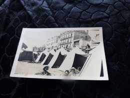 P-192 , Photo, Les Sables D'Olonne, Les Tentes Sur La Plage Et L'Hôtel Splendide, 1930 - Places