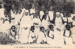 Somalia - Franciscan Sisters And Somali Girls In The Bush - Publ. Catholic Mission Of Somaliland 23 - Somalia