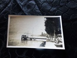 P-208 , Photo ,Le Lac Léman Sur Un Quai D'Evian, Ponton, 1930 - Orte