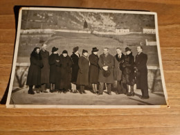19450 Eb.   Fotografia D'epoca Gruppo Persone In Attesa Aa '30 Italia - 16,5x11,5 Foto Bertoli Tolmezzo - Anonieme Personen