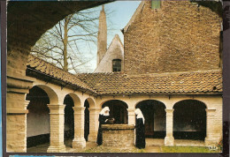 Brugge - Het Brugse Begijnhof - Au Béguinage De Bruges - Coin Du Cloître Avec Rélégieuses - Brugge