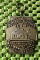 Medaile   :  V.O.G , Pannenkoeken "De Witte Hoeve" Giethoorn  -  Original Foto  !!  Medallion  Dutch - Autres & Non Classés