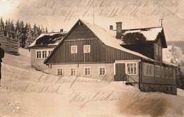 PEZER CZECH OR SLOVAKIA CZECHOSLOVAQUIA REAL PHOTO POSTCARD CA 1940 SNOW ARCHITECTURE HOTEL REFUGE HUT - Repubblica Ceca