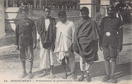 India - PUDUCHERRY Pondichéry - Policemen And Hindu Prisoners - Publ. Messageries Maritimes 86 - Inde