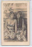 TAHITI - Femmes Polynésiennes - CARTE PHOTO Tampon à Sec J. Atem, Tahiti - Polynésie Française