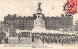 England - LONDON Buckingham Palace And Queen Victoria Memorial The Guard's Band Passing - Publisher Levy LL 321 - Buckingham Palace
