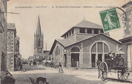 BRÉHAL (50) L'église Et La Halle - Ed. Inconnu 2 - Brehal