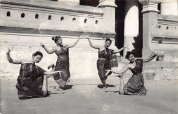 Laos - Danseuses Laotiennes - CARTE PHOTO - Ed. Photo Wang-Xuan  - Laos